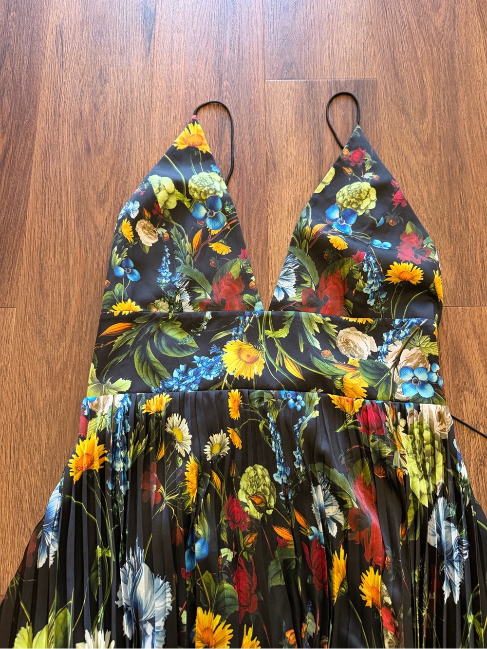 Alice + Olivia Hannah Pleated Foral Maxi Dress - Picture 3 of 5